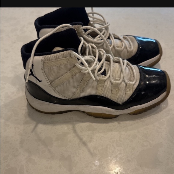 Grab a piece of sneaker history with the Air Jordan 11 - Picture 2 of 4